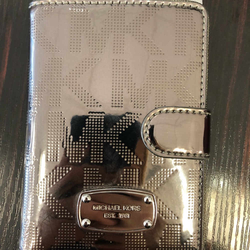 Michael kors passport holder